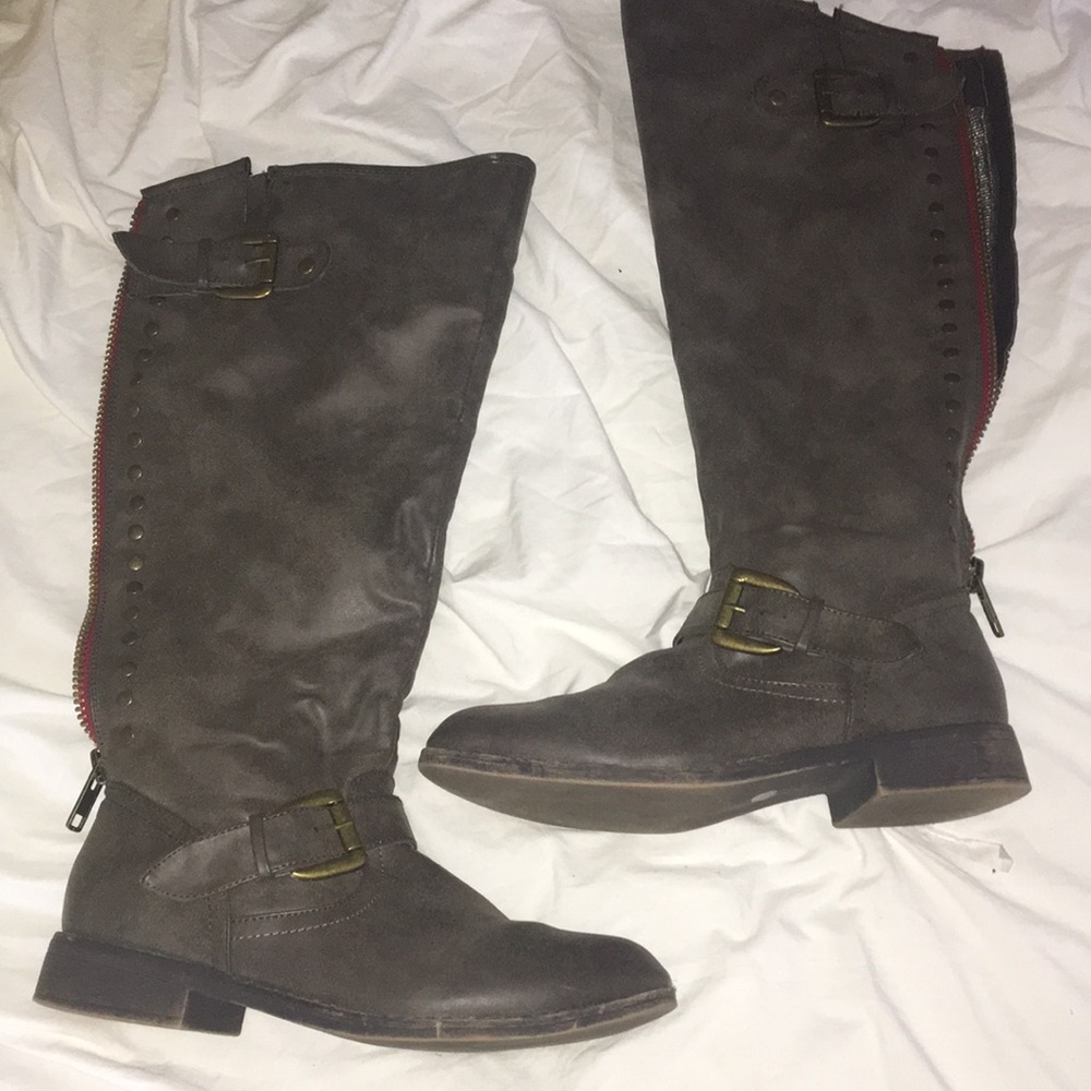 Grey boots
